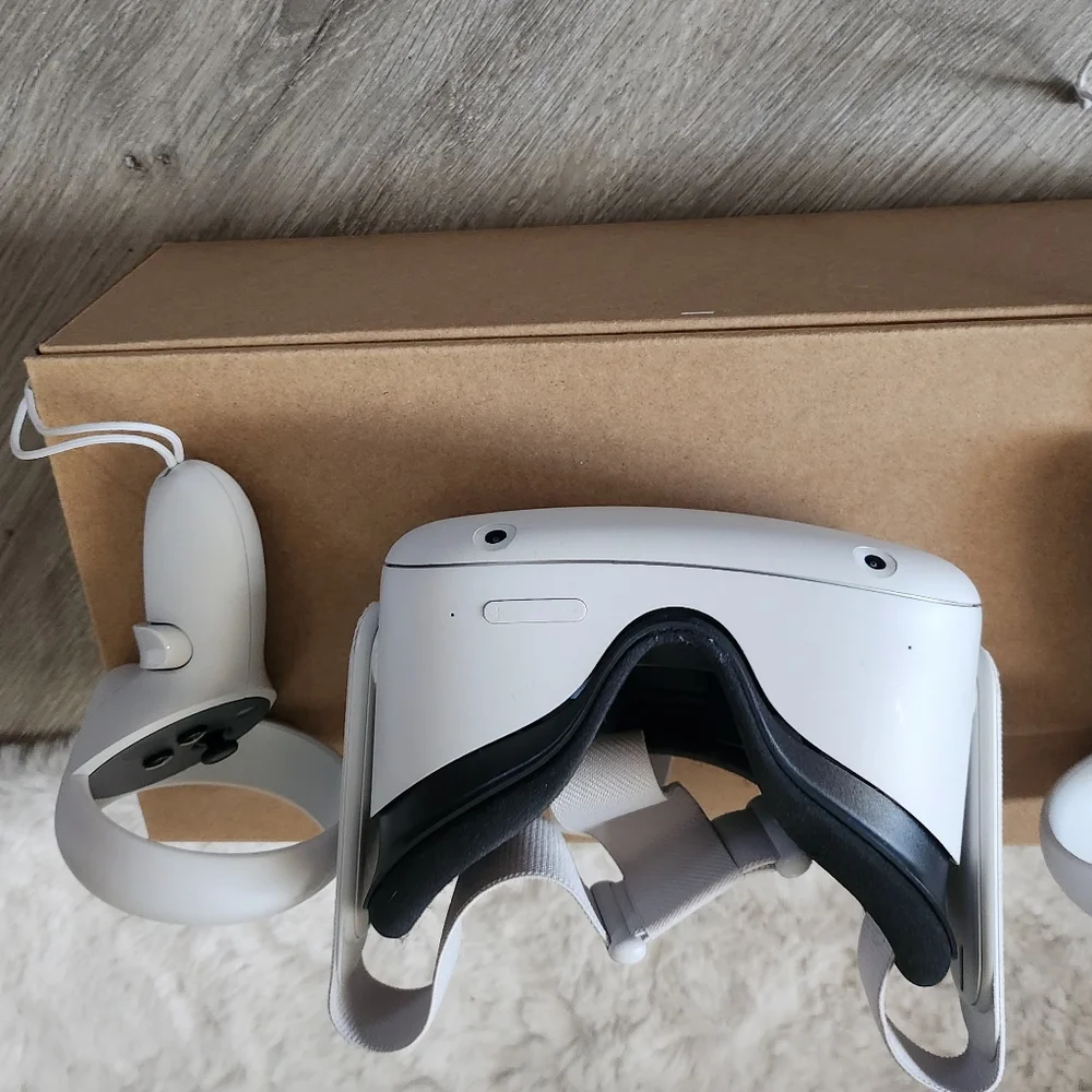 VR Headset with Controllers - White